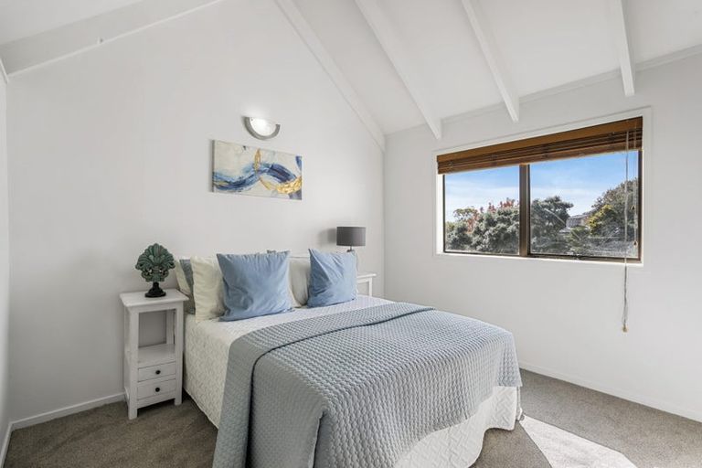 Photo of property in 8 Lynngate Place, Hillcrest, Auckland, 0627