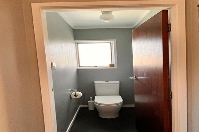 Photo of property in 11a De Val Drive, Titirangi, Auckland, 0604