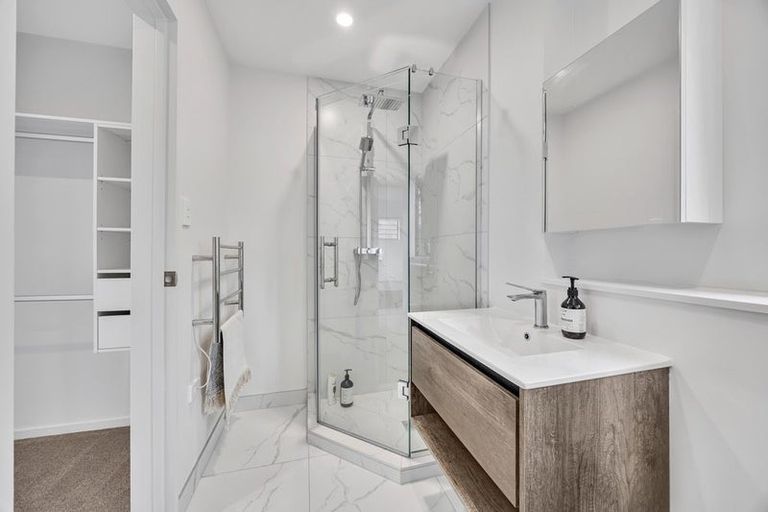 Photo of property in 13d Morton Avenue, Forrest Hill, Auckland, 0620