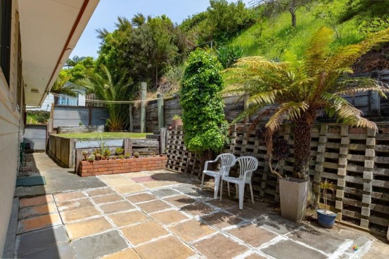 Photo of property in 124 George Street, Stokes Valley, Lower Hutt, 5019