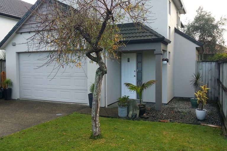 Photo of property in 13 Lilybank Crescent, East Tamaki, Auckland, 2013