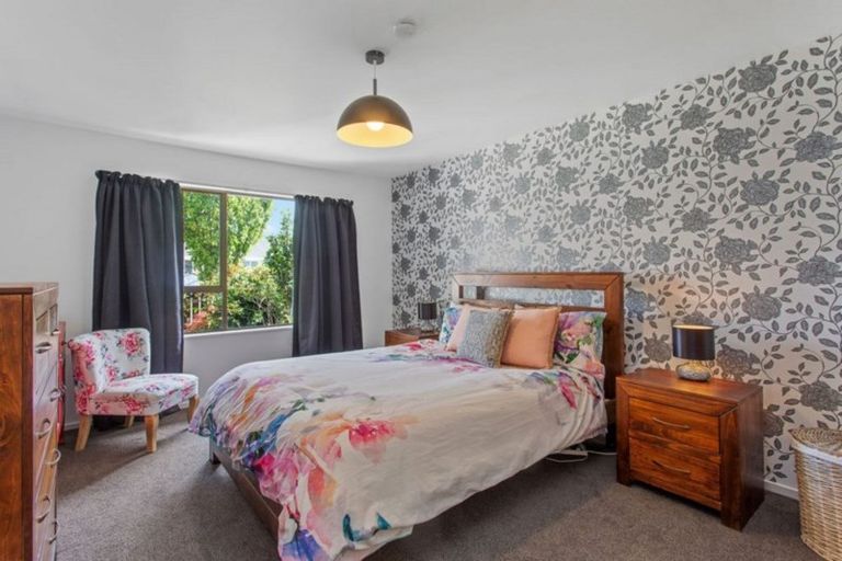 Photo of property in 2/52a Chipping Lane, Redwood, Christchurch, 8051