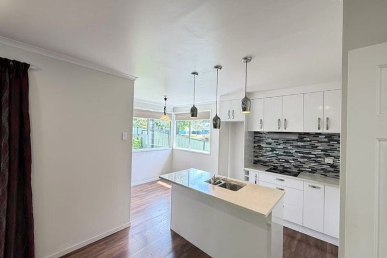 Photo of property in 26 Sunline Avenue, Massey, Auckland, 0614