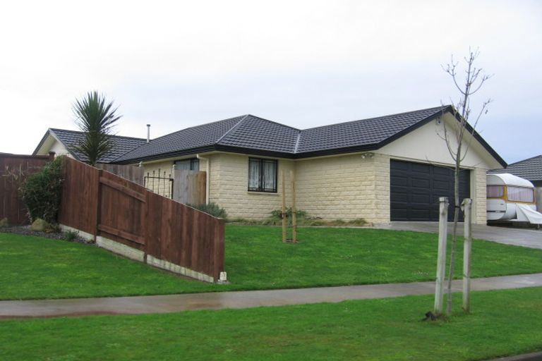 Photo of property in 5 Aspen Way, Kelvin Grove, Palmerston North, 4414
