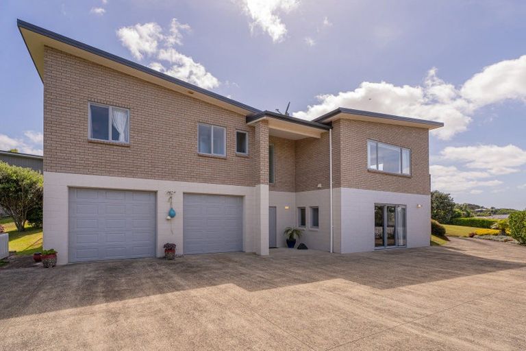 Photo of property in 16 Ohuka Place, Whitianga, 3510