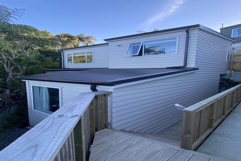 Photo of property in 3b Hillview Crescent, Paparangi, Wellington, 6037