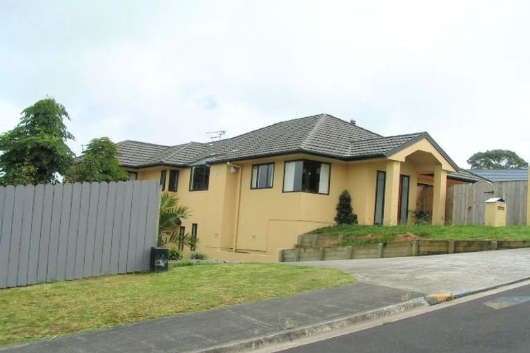 Photo of property in 4 Tellin Close, Massey, Auckland, 0614