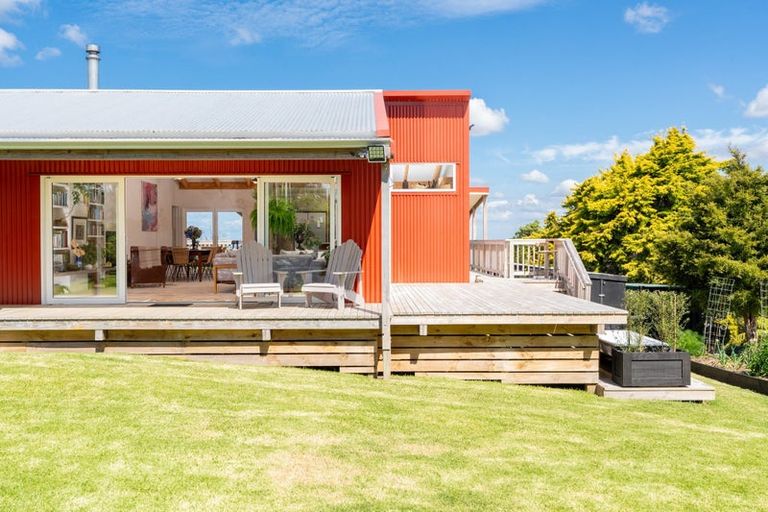 Photo of property in 236 Kiwitahi Road, Helensville, 0875