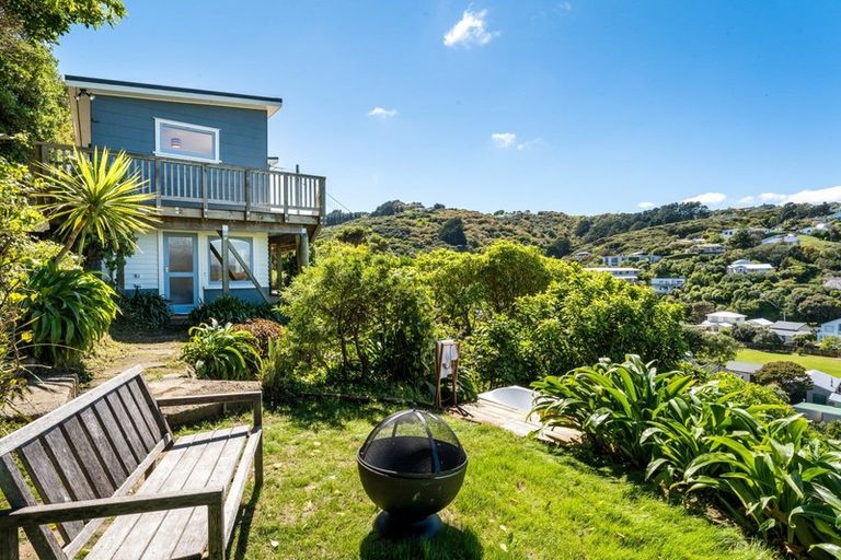 Photo of property in 6 Gordon Road, Plimmerton, Porirua, 5026