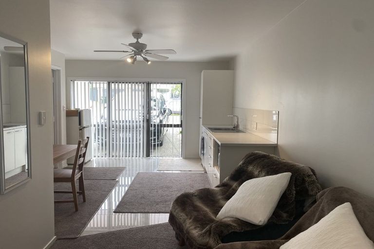 Photo of property in 1/17 Fielding Crescent, Farm Cove, Auckland, 2012