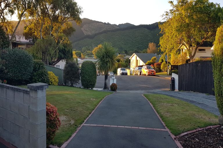 Photo of property in 10 Kukupa Grove, Heretaunga, Upper Hutt, 5018
