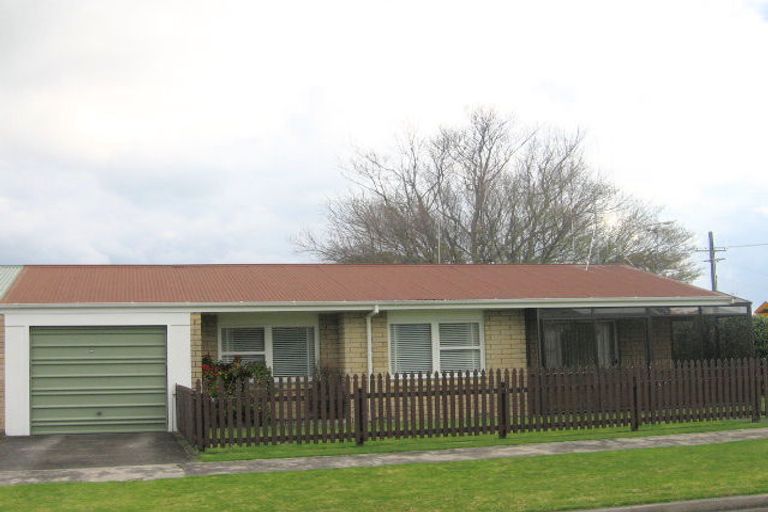 Photo of property in 1 Pemberton Crescent, Greerton, Tauranga, 3112