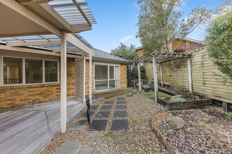 Photo of property in 2/3 Jacanas Place, Unsworth Heights, Auckland, 0632