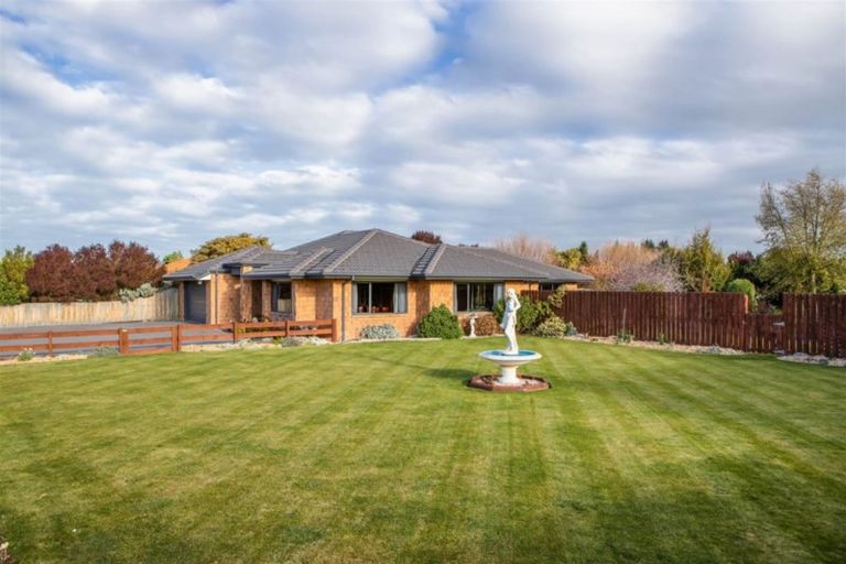 Photo of property in 14 Teviotview Place, Amberley, 7410