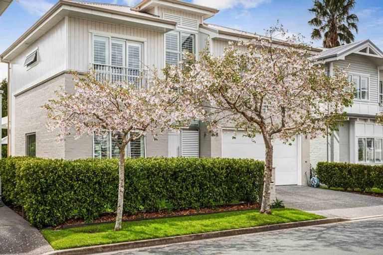 Photo of property in 20 Kensington Drive, Orewa, 0931