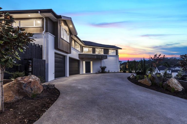 Photo of property in 11 Henry Blyth Lane, Greenhithe, Auckland, 0632