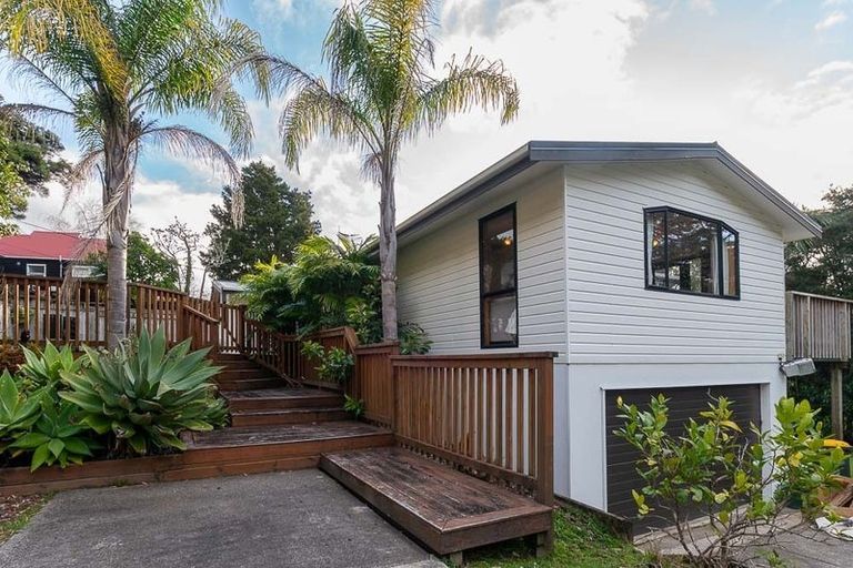 Photo of property in 33a Island Bay Road, Beach Haven, Auckland, 0626