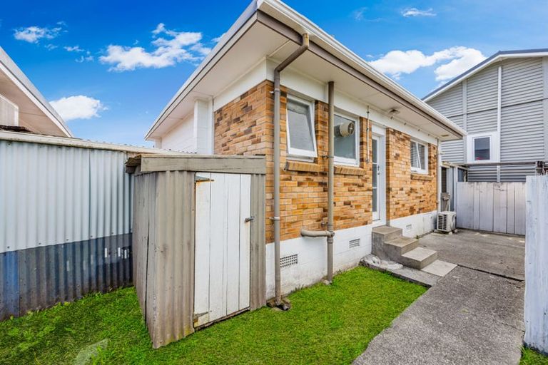 Photo of property in 2/8 James Road, Manurewa, Auckland, 2102