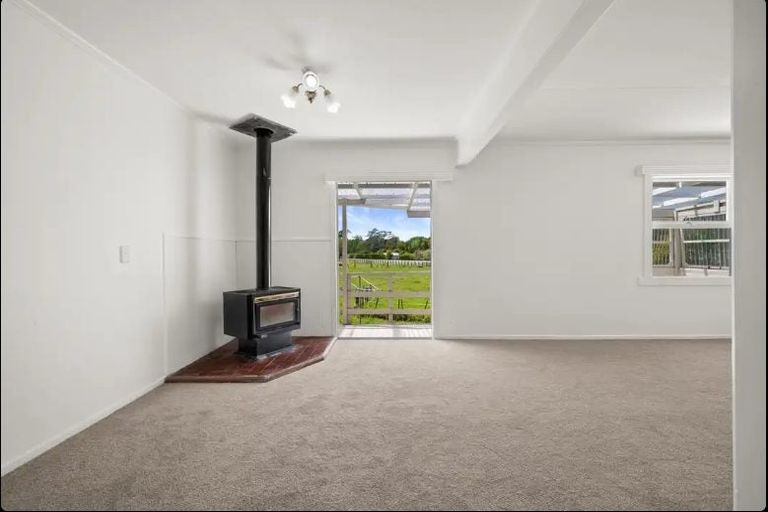Photo of property in 38 Farrand Road, Kumeu, 0891