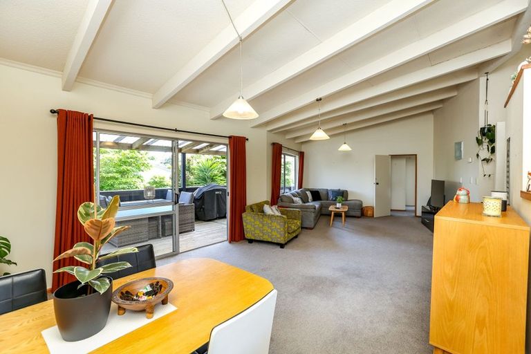 Photo of property in 4 Holloway Road, Omata, New Plymouth, 4374