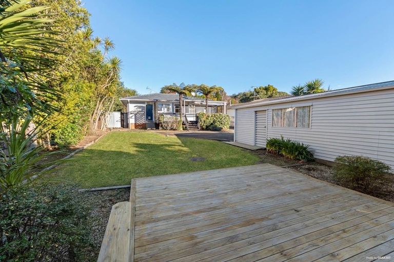 Photo of property in 5 Pendlebury Street, Green Bay, Auckland, 0604