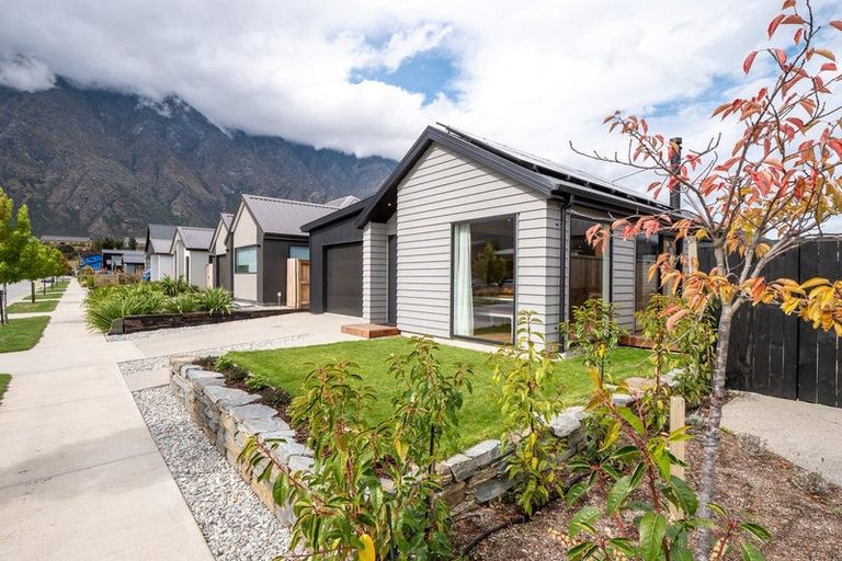 Photo of property in 26 Perendale Road, Jacks Point, 9371