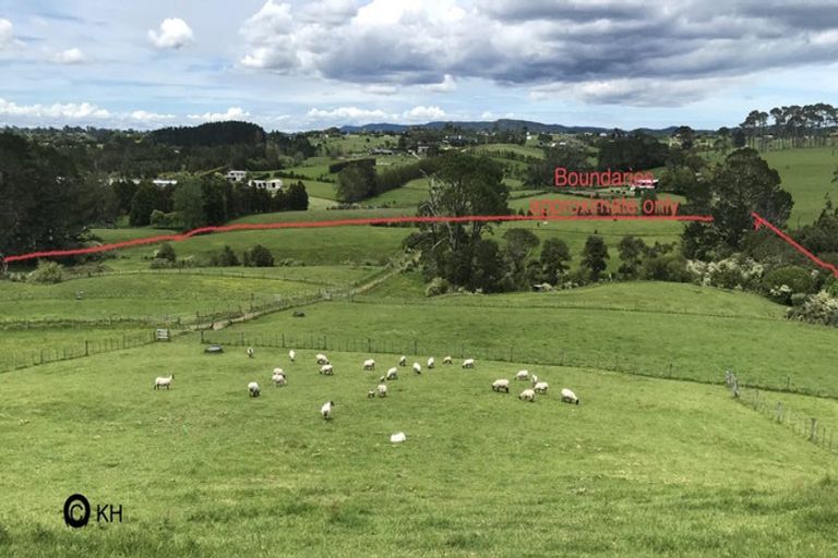 Photo of property in 133 Hanham Road, Kumeu, 0891