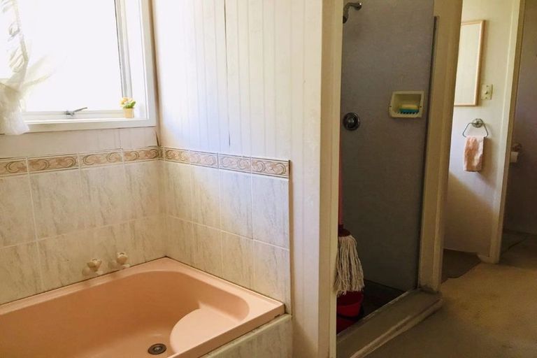 Photo of property in 1/90 Titirangi Road, New Lynn, Auckland, 0600