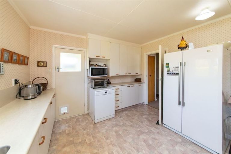 Photo of property in 16 Ilford Place, Awapuni, Palmerston North, 4412