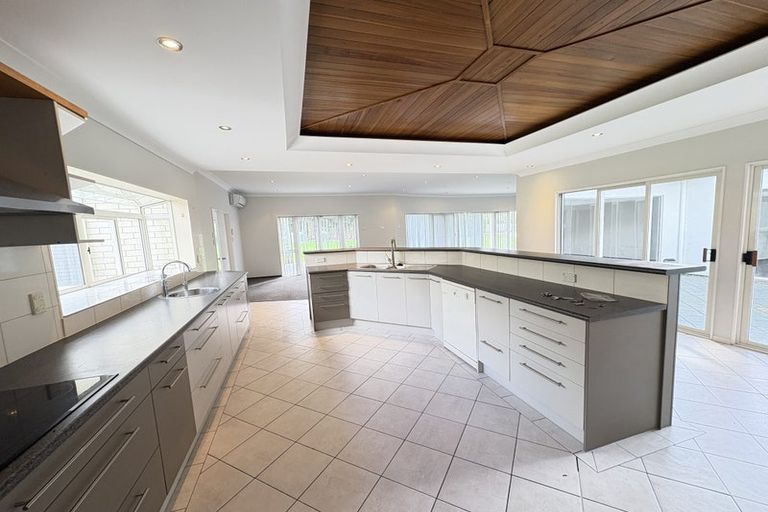 Photo of property in 154 Boord Crescent, Kumeu, 0891