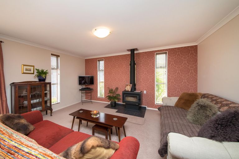 Photo of property in 30 Battersea Place, Roslyn, Palmerston North, 4414