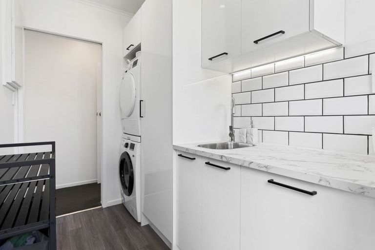 Photo of property in 46b Captain Scott Road, Glen Eden, Auckland, 0602