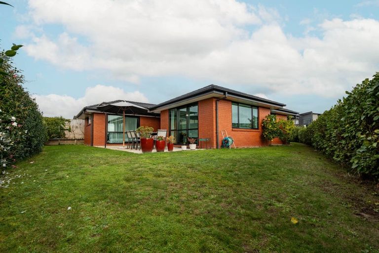 Photo of property in 14 Te Tiireke Drive, Glenview, Hamilton, 3206