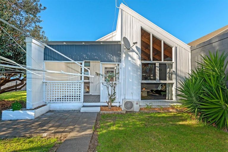 Photo of property in 28 De Lautour Road, Inner Kaiti, Gisborne, 4010