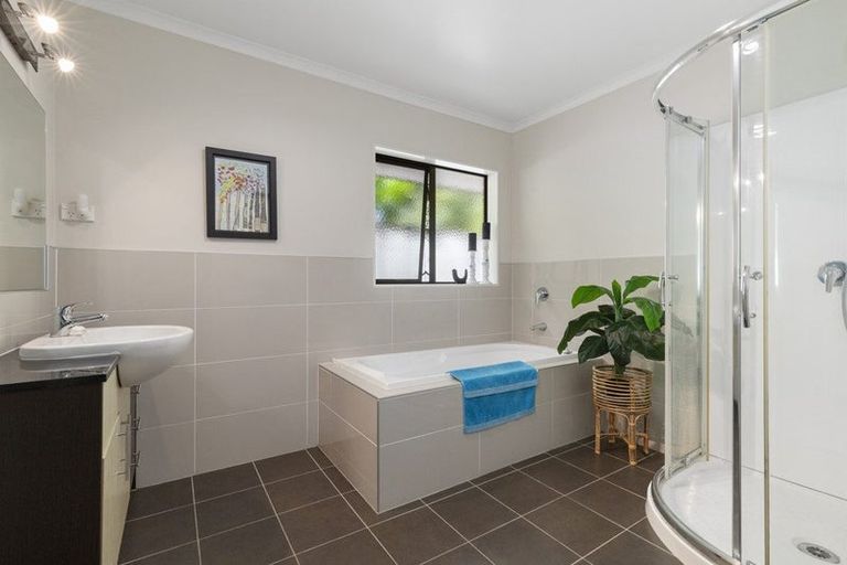 Photo of property in 16 Ludlow Place, Pukekohe, 2120