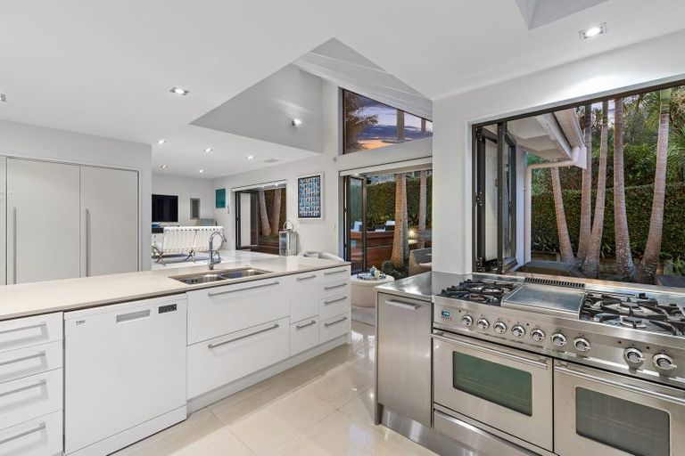 Photo of property in 1/8 The Esplanade, Campbells Bay, Auckland, 0630