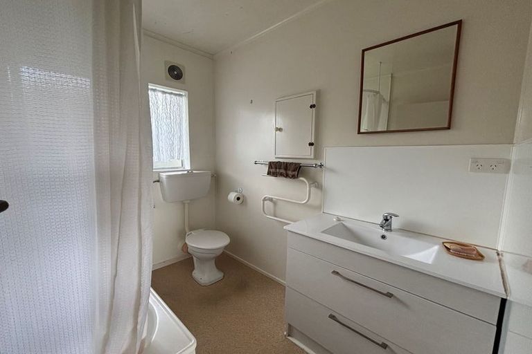 Photo of property in 1/41a Tramway Road, Beach Haven, Auckland, 0626