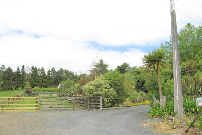 Photo of property in 35 Kanuka Road, Bombay, 2675