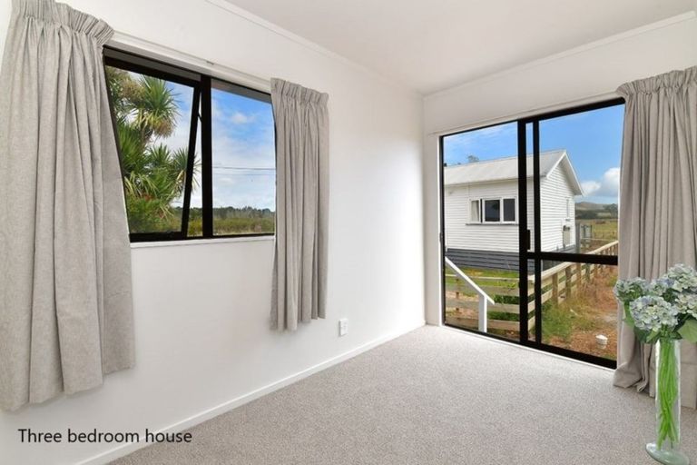 Photo of property in 323 South Head Road, South Head, Helensville, 0874
