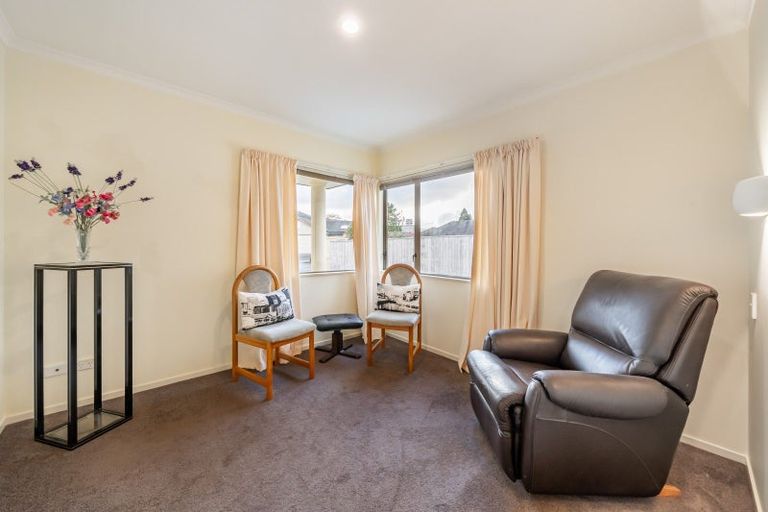 Photo of property in 5 Rosebank Place, Avalon, Lower Hutt, 5011