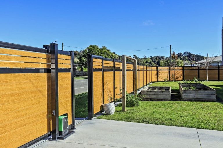 Photo of property in 33 Neeve Road, Taradale, Napier, 4112