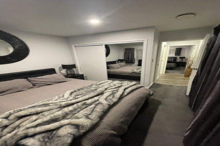 Photo of property in 76 Te Atatu Road, Te Atatu South, Auckland, 0610