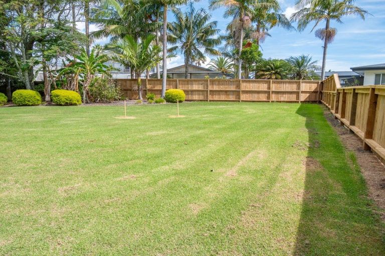 Photo of property in 20 Coopers Drive, Coopers Beach, 0420