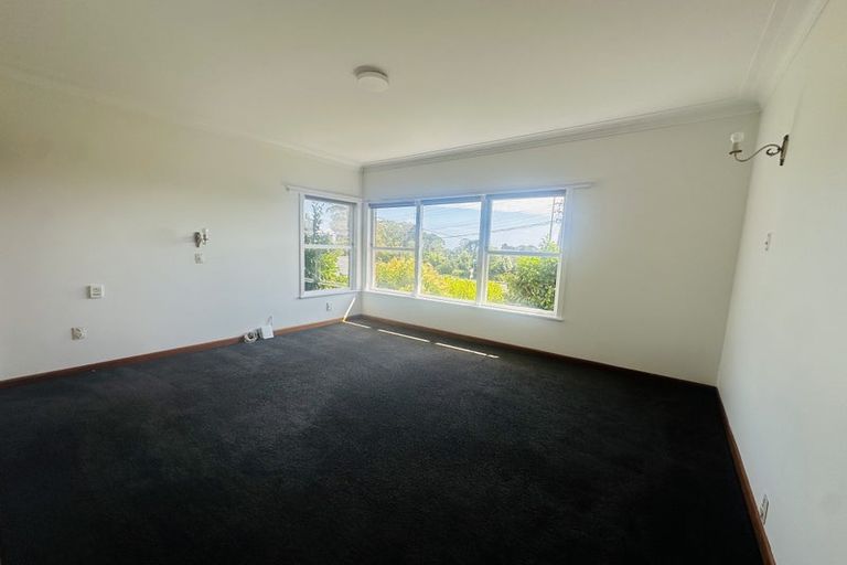 Photo of property in 314 East Coast Road, Forrest Hill, Auckland, 0620