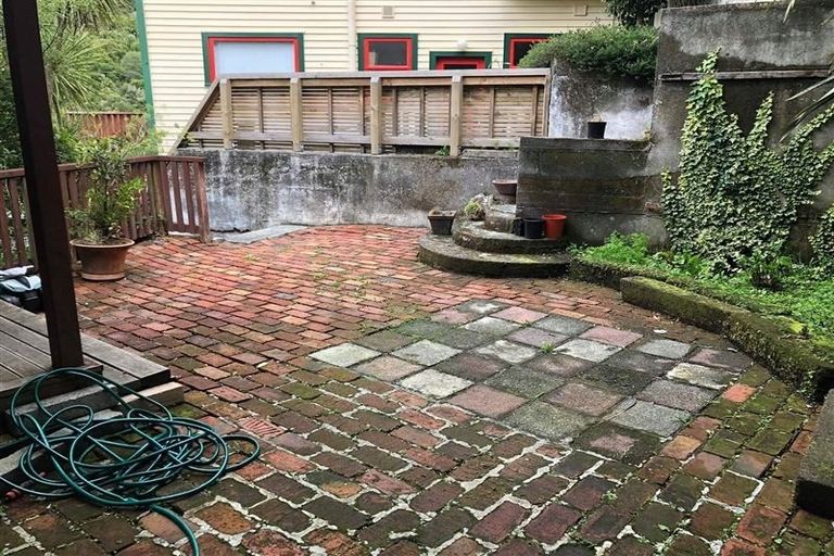 Photo of property in 39 Mount Pleasant Road, Aro Valley, Wellington, 6012