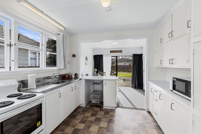 Photo of property in 17 Hewer Crescent, Naenae, Lower Hutt, 5011