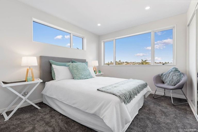 Photo of property in 4 Crieff Place, Te Atatu Peninsula, Auckland, 0610