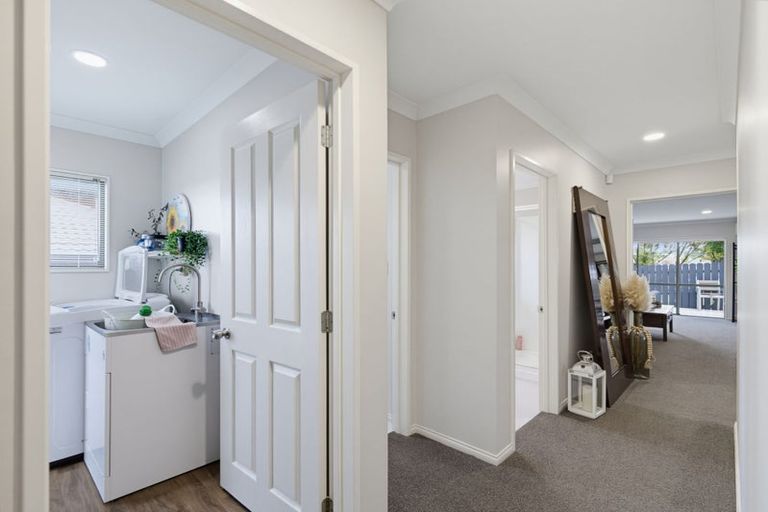 Photo of property in 6 Chadlington Avenue, Henderson, Auckland, 0612