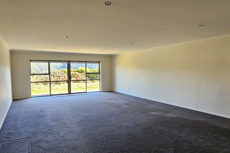 Photo of property in 50 Bing Lucas Drive, Tawa, Wellington, 5028