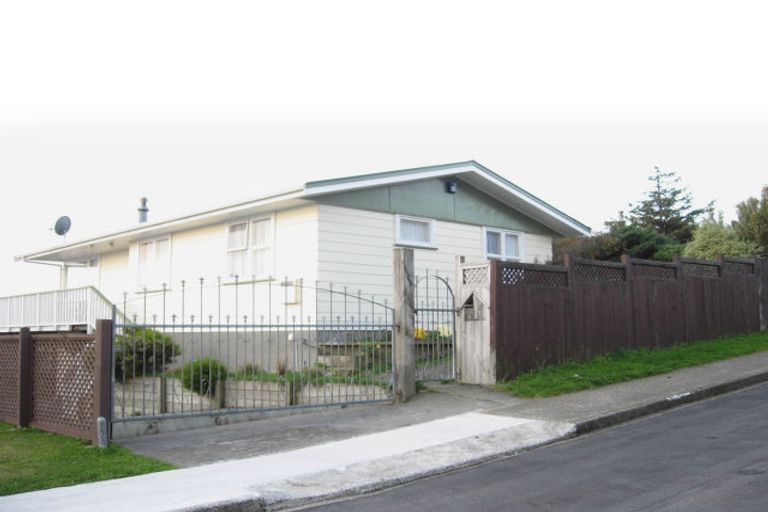 Photo of property in 4 Sloane Terrace, Newlands, Wellington, 6037